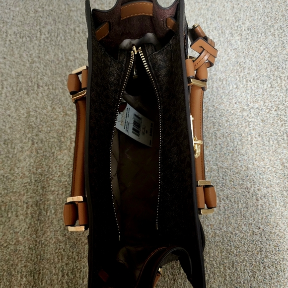 Michael Kors Purse and wallet - Picture 4 of 5